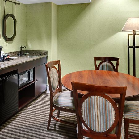 Holiday Inn Express Hotel & Suites Atlanta Buckhead By Ihg Bagian luar foto