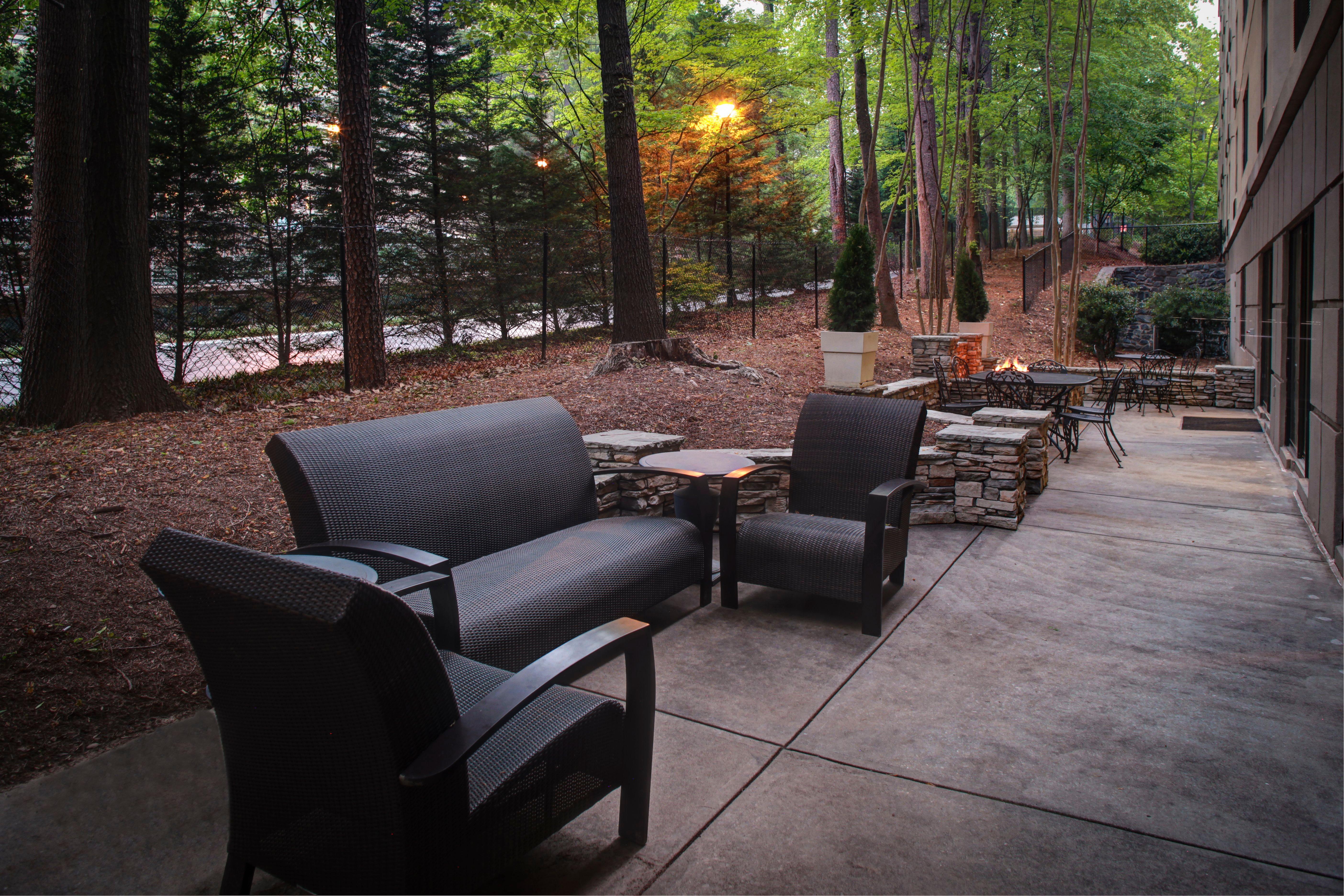 Holiday Inn Express Hotel & Suites Atlanta Buckhead By Ihg Bagian luar foto