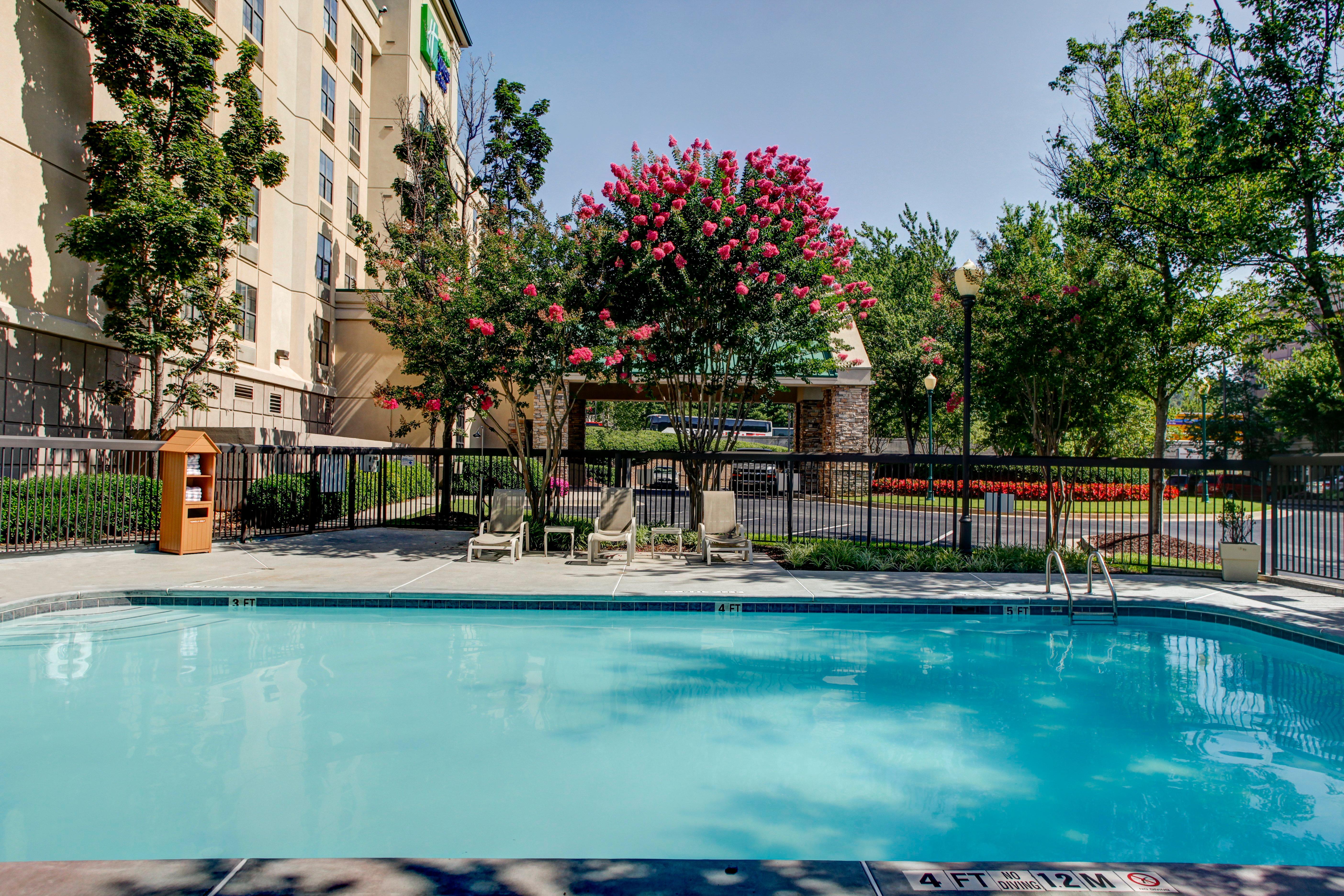 Holiday Inn Express Hotel & Suites Atlanta Buckhead By Ihg Bagian luar foto
