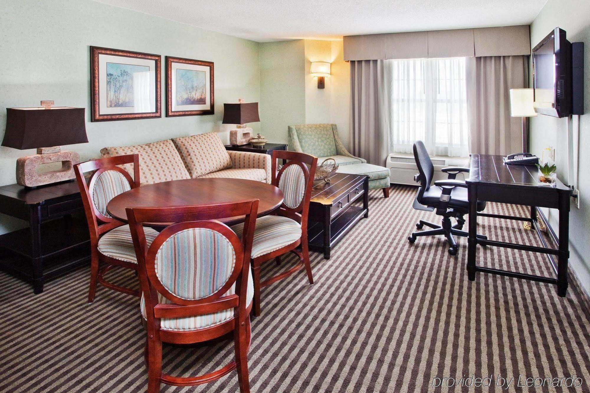 Holiday Inn Express Hotel & Suites Atlanta Buckhead By Ihg Bagian luar foto